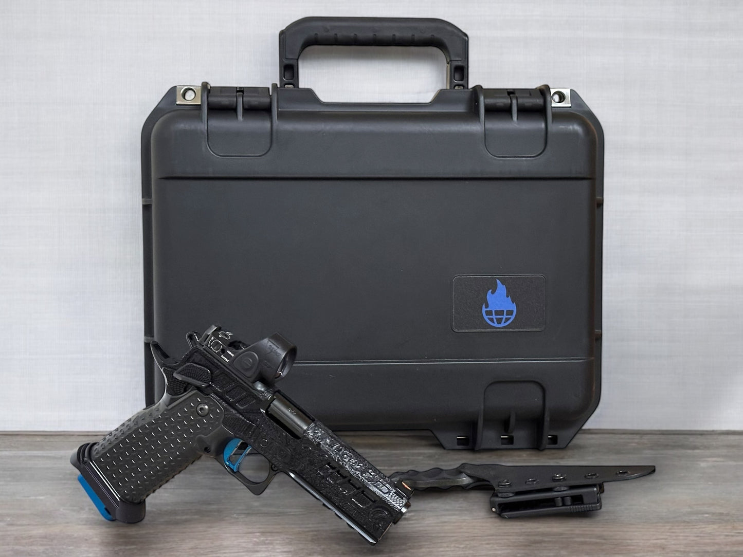 ATLAS GUNWORKS CUSTOM ATHENA SHINY BLACK WITH STROUP KNIFE, TRIJICON SRO