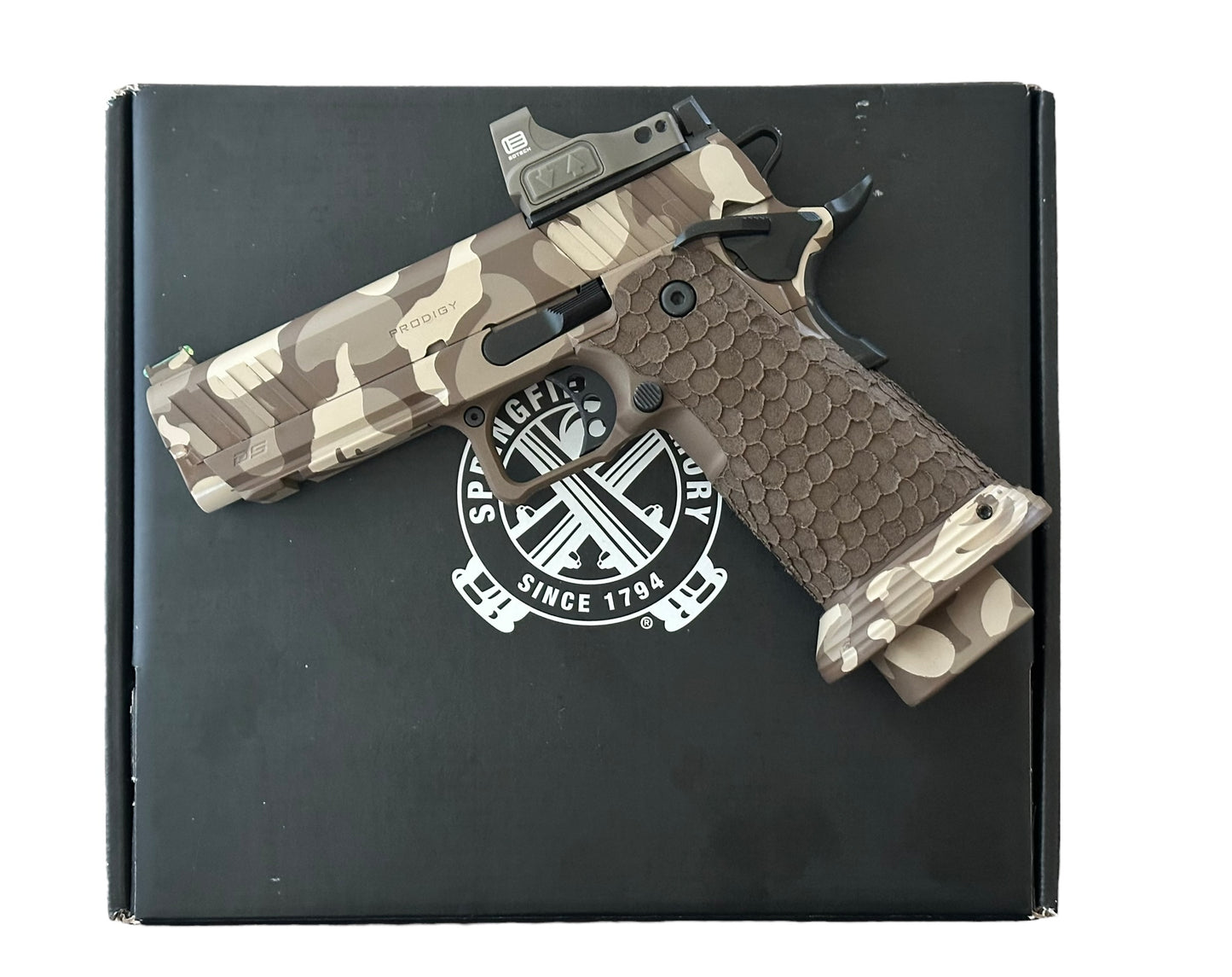 SPRINGFIELD PRODIGY 4.25” DOUBLE STACK CUSTOM. CAMO CERAKOTE DRAGON SCALE GRIPS WITH EOTECH EFLX