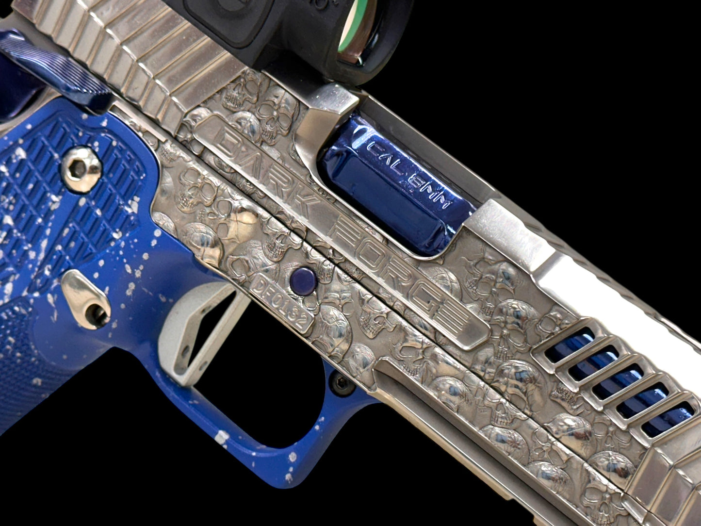 DARK FORGE WRAITH “VITA FINITA” POLISHED SILVER/BLUE FINISH WITH BLACK SRO 4.6” PORTED 9MM