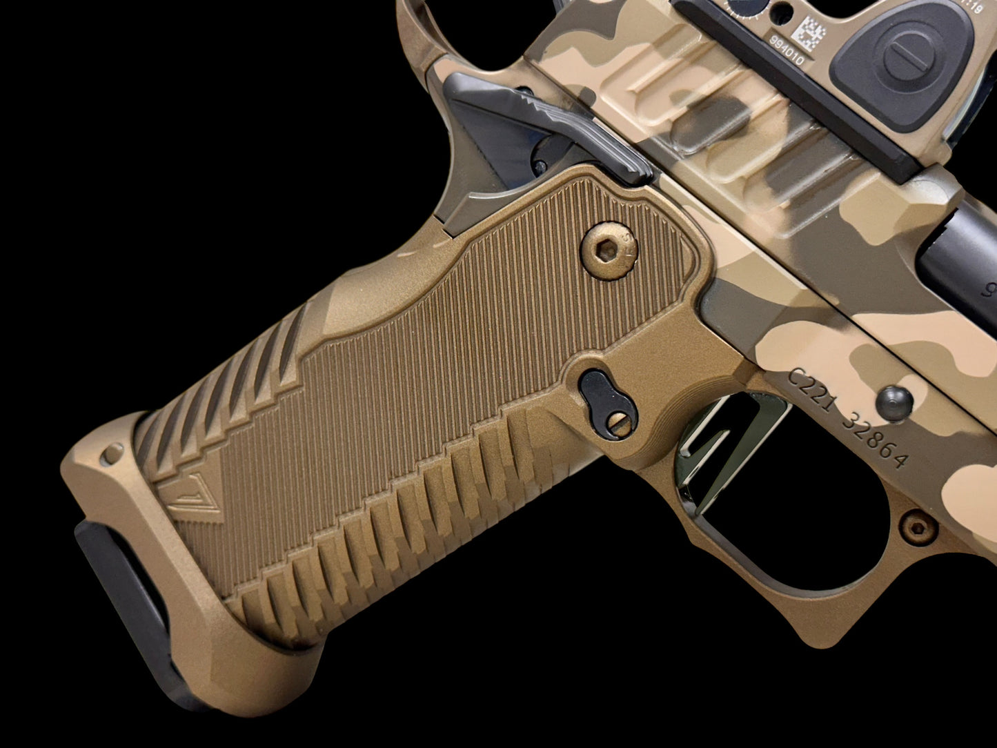 STACCATO CUSTOM C2 PORTED 3.9"
MULTICAM WITH T7 ALUMINUM GRIPS, TRIJICON RMR & RED DIRT "EDGE" TRIGGER