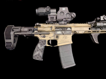 MUSTANG ARMAMENT 5.56 “CHESTY” CUSTOM BILLET 8” AR PISTOL FDE